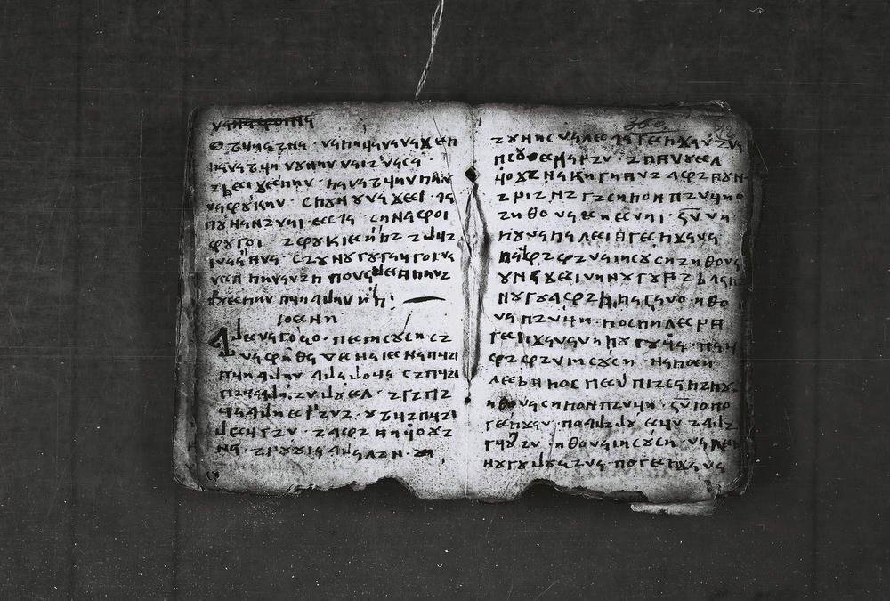 elbasan_gospel_manuscript_p21_and_22